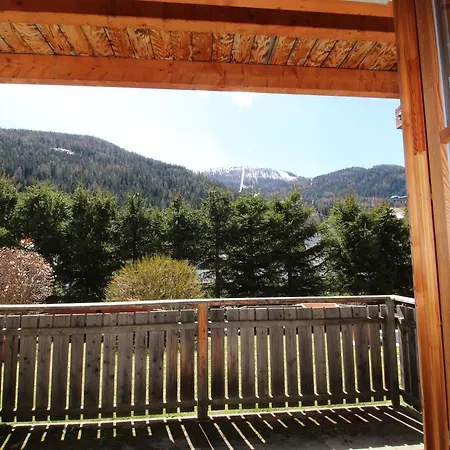 Clara Garden With Mountain View Apartmán